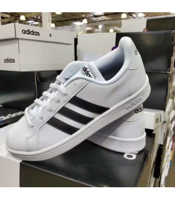Adidas 5码 女士平底休闲鞋 (换小盒发货）